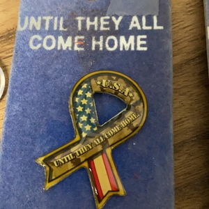 Set of (7) tack pins (5) military pins (1) Katrina relief (1) got purpose (1279)